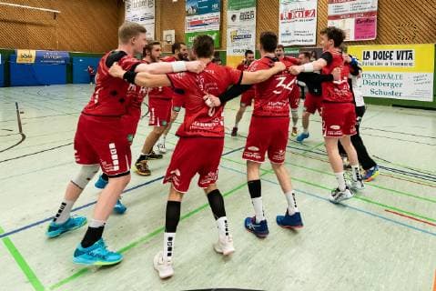 Cheers of the mens team after the end of the game SG H2Ku Herrenberg vs SG Pforzehim Eutingen Handball BWOL Maenner 09 02 2019 SG H2Ku Herrenberg vs SG Pforzehim Eutingen Handball BWOL Maenner 09 02 2019 Herrenberg Copyright: xEIBNER WolfgangxFrankx EP_WFK