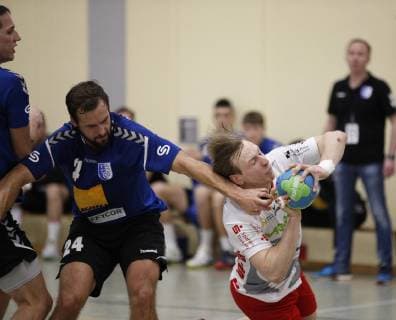 Germany Kelkheim Münster 09 02 2019 Handball Hessen Oberliga Men Season 2018 2019 TSG Münster blue SG Red White Babenhausen ws v l Julian Schuster Münster Jakob Stoffel Babenhausen Sport TSG Münster SG Red White Babenhausen