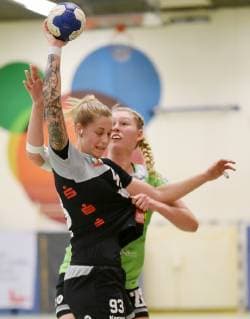 Tina Welter Waiblingen front Kristin Amos Gedern Nidda back Handball 2 League Gedern Nidda vs Waiblingen Nidda Copyright: xEIBNER Ralph_Lehmbergx ep_eer