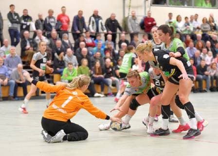 Mandy Hoogenboom Goalkeeper Waiblingen left Sabine Eisenacher Gedern Nidda middle Lea Gruber Waiblingen right Handball 2 League Gedern Nidda vs Waiblingen Nidda Copyright: xEIBNER Ralph_Lehmbergx ep_eer