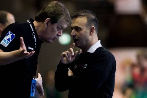 10 02 2019 xfrx Handball EHF Cup Fuechse Berlin St Raphael Var emspor v l Coach Velimir Petkovic Fuechse Berlin Manager Bob Hanning Fuechse Berlin DFL DFB REGULATIONS PROHIBIT ANY USE OF PHOTOGRAPHS as IMAGE SEQUENCES and or QUASI VIDEO Berlin