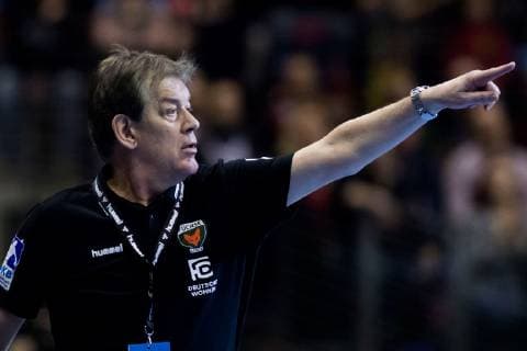 10 02 2019 xfrx Handball EHF Cup Fuechse Berlin St Raphael Var emspor v l Trainer Velimir Petkovic Fuechse Berlin DFL DFB REGULATIONS PROHIBIT ANY USE OF PHOTOGRAPHS as IMAGE SEQUENCES and or QUASI VIDEO Berlin