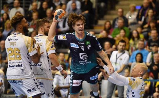 Jacob Tandrup Holm Foxes right Hampus Jildenbäck Raphael left Jeremy Toto Saint Raphael Foxes Berlin vs. HCN Constanta EHF Cup Mens 2018 2019 Group stage Men men Men Handball Germany Germany Max Schmeling Halle Berlin 10 2 2019