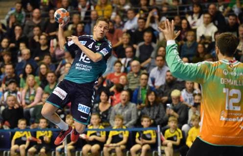 Bjarki Mar Elisson Foxes right Alexandre Demaill Goalkeeper Saint Raphael Foxes Berlin vs. HCN Constanta EHF Cup Mens 2018 2019 Group stage Men men Men Handball Germany Max Schmeling Halle Berlin 10 2 2019