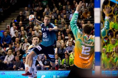 10 02 2019 xfrx Handball EHF Cup Fuechse Berlin St Raphael Var emspor v l Bjarki Mar Elisson Fuechse Berlin Alexandre Demaille St Raphael Var DFL DFB REGULATIONS PROHIBIT ANY USE OF PHOTOGRAPHS as IMAGE SEQUENCES and or QUASI VIDEO Berlin