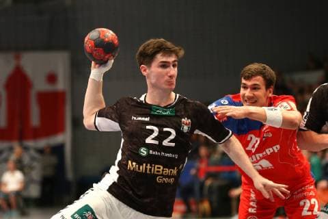 Handball 2 Handball Bundesliga 2018 2019 Handball Sportverein Hamburg vs Balingen Weilstetten Philipp Bauer Handball Sportverein Hamburg successful goalscoring Jona Schoch Balingen Weilstetten Sporthalle Hamburg Hamburg Hamburg