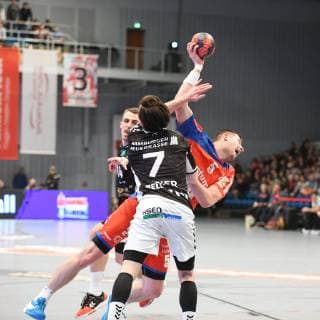 Romas Kirveliavicius HBW Balingen Weilstetten wins against Leif Tissier Hamburg through Handball 2 League Handball Sport Verein Hamburg HBW Balingen Weilstetten 10 02 2019 Hamburg Copyright: xEIBNER Michaelisx EP_eer