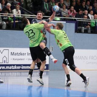 Lukas Boehm DJK Rimpar Woelfe 10 against Korn Smits TV Emsdetten 23 left and Andre Kropp TV Emsdetten 31 right TV Emsdetten vs DJK Rimpar Woelfe Handball 2 Bundesliga 10 02 2019 TV Emsdetten vs DJK Rimpar Woelfe Handball 2 Bundesliga 10 02 2019 Emsdetten Copyright: xEIBNER JanxStrohdiekx EP_JSK