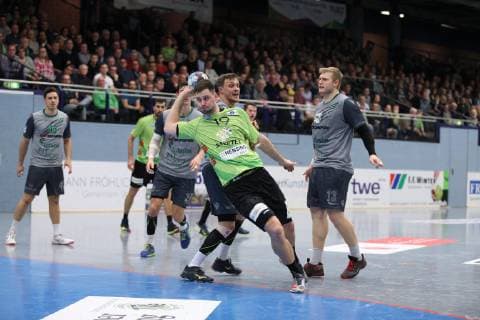 Yannick Draeger TV Emsdetten 19 passing Patrick Schmidt DJK Rimpar Woelfe 17 behind TV Emsdetten vs DJK Rimpar Woelfe Handball 2 Bundesliga 10 02 2019 TV Emsdetten vs DJK Rimpar Woelfe Handball 2 Bundesliga 10 02 2019 Emsdetten Copyright: xEIBNER JanxStrohdiekx EP_JSK