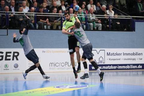 Janko Bozovic TV Emsdetten 77 against Patrick Schmidt DJK Rimpar Woelfe 17 right and Benjamin Herth DJK Rimpar Woelfe 64 left TV Emsdetten vs DJK Rimpar Woelfe Handball 2 Bundesliga 10 02 2019 TV Emsdetten vs DJK Rimpar Woelfe Handball 2 Bundesliga 10 02 2019 Emsdetten Copyright: xEIBNER JanxStrohdiekx EP_JSK