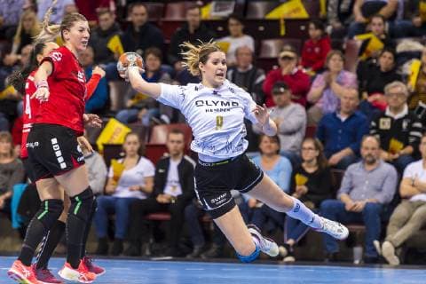 Ludwigsburg Germany 10 February 2019 EHF Cup 18 19 SG BBM Bietigheim vs SC Magura Cisnadie v li Oana Valentina Apetrei Cisnadie Ines Ivancok Bietigheim Ludwigsburg MHP Arena Baden Württemberg Germany