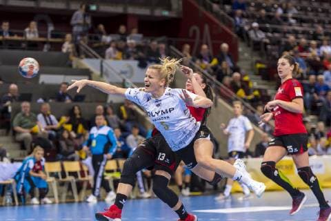 Ludwigsburg Germany 10 February 2019 EHF Cup 18 19 SG BBM Bietigheim vs SC Magura Cisnadie Antje Lauenroth Bietigheim Paula Hoha Cisnadie Ludwigsburg MHP Arena Baden Württemberg Germany