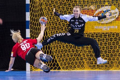 Ludwigsburg Germany 10 February 2019 EHF Cup 18 19 SG BBM Bietigheim vs SC Magura Cisnadie v li Roxana Gatzel Cisnadie Torhueterin Valentyna Salamakha Bietigheim Ludwigsburg MHP Arena Baden Württemberg Germany