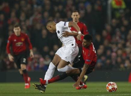 Marcus Rashford of Manchester United ManU tackles Kylian Mbappe of PS during the UEFA Champions League Round of 16 First Leg match at the Old Trafford Stadium, Manchester. Picture date: 12th February 2019. Picture credit should read: Andrew Yates Sportimage EDITORIAL USE ONLY. No use with unauthorised audio, video, data, fixture lists, club league logos or live services. Online in-match use limited to 120 images, no video emulation. No use in betting, games or single club league player publications. _AY20107.JPG