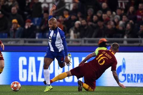 Yacine Brahimi of Porto , Daniele De Rossi of AS Roma Roma 12-2-2019 Stadio Olimpico Football Champions League 2018 2019 round of 16 1st leg AS Roma - Porto Foto Andrea Staccioli Insidefoto andreaxstaccioli
