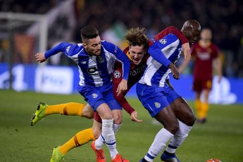 Sport Bilder des Tages Photo Fabio Rossi AS Roma LaPresse 12 02 2019 Rome (Italy) Soccer Roma-Porto Champions League 2018 2019 - Olimpic Stadium In the pic: Nicol& xf2; Zaniolo, Danilo, Alex Telles  Copyright: xFabioxRossi ASxRoma LaPresse LaPx