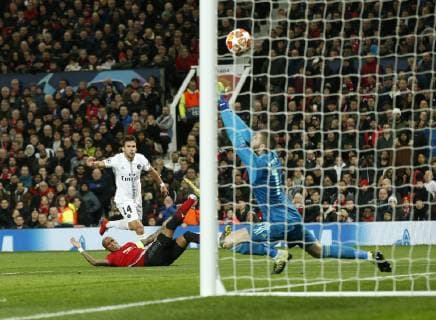 Juan Bernat of PSG forces a save out of David De Gea of Manchester United ManU during the UEFA Champions League Round of 16 First Leg match at the Old Trafford Stadium, Manchester. Picture date: 12th February 2019. Picture credit should read: Andrew Yates Sportimage EDITORIAL USE ONLY. No use with unauthorised audio, video, data, fixture lists, club league logos or live services. Online in-match use limited to 120 images, no video emulation. No use in betting, games or single club league player publications. _AY14162.JPG