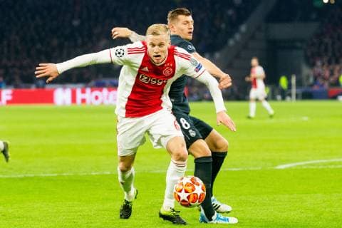 Donny van de Beek of Ajax, Toni Kroos of Real Madrid during the UEFA Champions League round of 16 match Ajax Amsterdam and Real Madrid at the Johan Cruijff Arena on February 13, 2019 in Amsterdam, The Netherlands UEFA Champions League 2018 2019 xVIxVIxImagesx xTomxBodexMultimediaxIVx 13619517