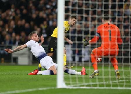 13th February 2019, Wembley Stadium, London England; UEFA Champions League football, Tottenham Hotspur versus Borussia Dortmund; Christian Pulisic of Borussia Dortmund taking a shot past Toby Alderweireld of Tottenham Hotspur saved by Lloris  ActionPlus12105158 JohnxPatrickxFletcher