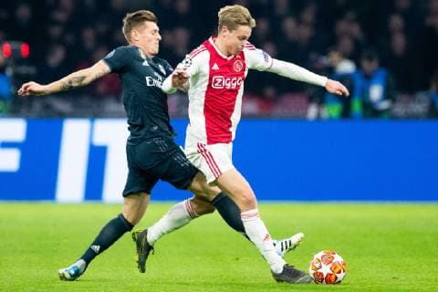 Toni Kroos of Real Madrid, Frenkie de Jong of Ajax during the UEFA Champions League round of 16 match Ajax Amsterdam and Real Madrid at the Johan Cruijff Arena on February 13, 2019 in Amsterdam, The Netherlands UEFA Champions League 2018 2019 xVIxVIxImagesx xTomxBodexMultimediaxIVx 13619639