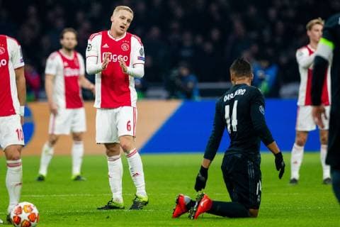 Donny van de Beek of Ajax, Casemiro of Real Madrid during the UEFA Champions League round of 16 match Ajax Amsterdam and Real Madrid at the Johan Cruijff Arena on February 13, 2019 in Amsterdam, The Netherlands UEFA Champions League 2018 2019 xVIxVIxImagesx xTomxBodexMultimediaxIVx 13619993