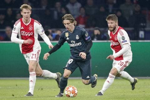 AMSTERDAM, Ajax - Real Madrid, football, Champions League Season 2018 2019, 13-02-2019, Johan Cruijff Arena. Ajax player Frenkie de Jong (L) and Ajax player Lasse Schone (R) and Real Madrid player Luka Modric (C) during the game Ajax - Real Madrid. Ajax - Real Madrid  x2820821x