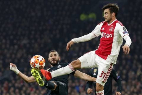 (l-r) Karim Benzema of Real Madrid, Nico Tagliafico of Ajax during the UEFA Champions League round of 16 match Ajax Amsterdam and Real Madrid at the Johan Cruijff Arena on February 13, 2019 in Amsterdam, The Netherlands UEFA Champions League 2018 2019 xVIxVIxImagesx xMauricexvanxSteenxIVx 13620547