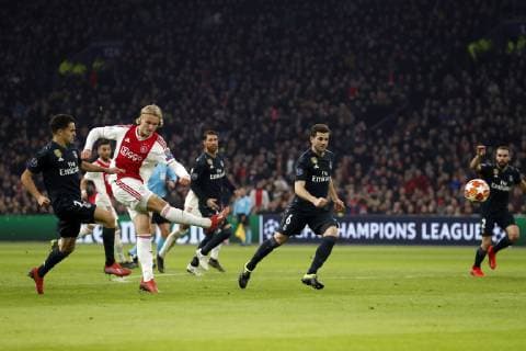 (l-r) Sergio Reguilon of Real Madrid, Kasper Dolberg of Ajax, Nacho of Real Madrid during the UEFA Champions League round of 16 match Ajax Amsterdam and Real Madrid at the Johan Cruijff Arena on February 13, 2019 in Amsterdam, The Netherlands UEFA Champions League 2018 2019 xVIxVIxImagesx xMauricexvanxSteenxIVx 13620569