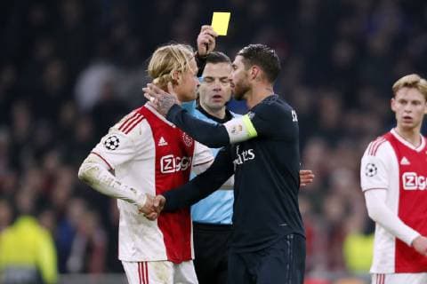 (l-r) Kasper Dolberg of Ajax, Sergio Ramos of Real Madrid, referee Damir Skomina during the UEFA Champions League round of 16 match Ajax Amsterdam and Real Madrid at the Johan Cruijff Arena on February 13, 2019 in Amsterdam, The Netherlands UEFA Champions League 2018 2019 xVIxVIxImagesx xMauricexvanxSteenxIVx 13621030
