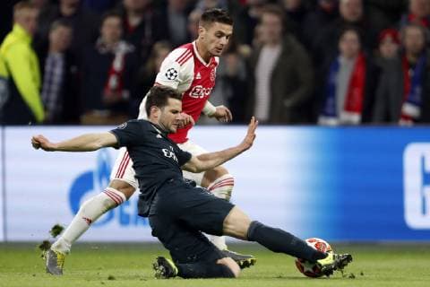 (l-r) Dusan Tadic of Ajax, Nacho of Real Madrid during the UEFA Champions League round of 16 match Ajax Amsterdam and Real Madrid at the Johan Cruijff Arena on February 13, 2019 in Amsterdam, The Netherlands UEFA Champions League 2018 2019 xVIxVIxImagesx xMauricexvanxSteenxIVx 13621036