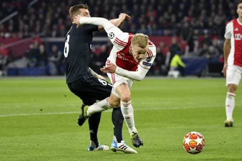 Soccer : UEFA Champions League 2018 19 - Round of 16 1st Leg : AJAX 1-2 Real Madrid on February 13, 2019 at the Amsterdam Arena in Amsterdam, Holland. Donny van de Beek (Ajax) duels Toni Kroos Noxthirdxpartyxsales  (97061058)