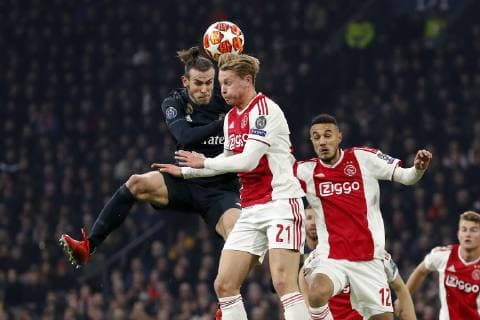 (L-R) Gareth Bale of Real Madrid, Frenkie de Jong of Ajax, Noussair Mazraoui of Ajax during the UEFA Champions League round of 16 match Ajax Amsterdam and Real Madrid at the Johan Cruijff Arena on February 13, 2019 in Amsterdam, The Netherlands UEFA Champions League 2018 2019 xVIxVIxImagesx xMauricexvanxSteenxIVx 13623613