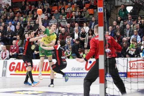 Tim Stefan VfL Eintracht Hagen 36 against Jo Gerrit Genz TuS N Luebbecke 5 left and Dener Jaanimaa TuS N Luebbecke 24 right TuS N Luebbecke vs VfL Eintracht Hagen Handball 2 Bundesliga 15 02 2019 TuS N Luebbecke vs VfL Eintracht Hagen Handball 2 Bundesliga 15 02 2019 Luebbecke Copyright: xEIBNER JanxStrohdiekx EP_JSK
