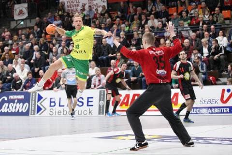 Daniel Mestrum VfL Eintracht Hagen 33 against Joel Birlehm TuS N Luebbecke 35 right TuS N Luebbecke vs VfL Eintracht Hagen Handball 2 Bundesliga 15 02 2019 TuS N Luebbecke vs VfL Eintracht Hagen Handball 2 Bundesliga 15 02 2019 Luebbecke Copyright: xEIBNER JanxStrohdiekx EP_JSK