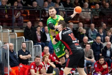 Luebbecke Germany 15 02 2019 2 Handball Bundesliga 2018 2019 TuS N Luebbecke vs VfL Eintracht Hagen L R Andreas Bornemann Hagen Lukasz Gierak Luebbecke Luebbecke Nordrhein Westfalen Germany Merkur Arena