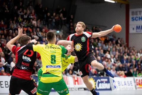 Luebbecke Germany 15 02 2019 2 Handball Bundesliga 2018 2019 TuS N Luebbecke vs VfL Eintracht Hagen L R Moritz Schade Luebbecke Dragan Tubic Hagen Jonas Dell Hagen Dener Jaanimaa Luebbecke Luebbecke Nordrhein Westfalen Germany Merkur Arena