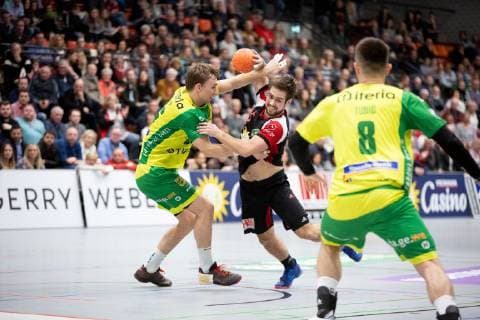 Luebbecke Germany 15 02 2019 2 Handball Bundesliga 2018 2019 TuS N Luebbecke vs VfL Eintracht Hagen L M Jonas Dell Hagen Kenji Hövels Hoevels Luebbecke Luebbecke Nordrhein Westfalen Germany Merkur Arena