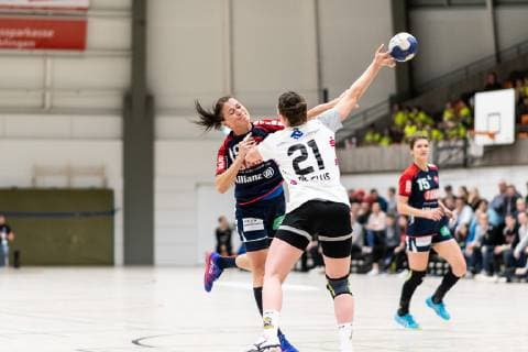 Lisa Gebhard SG H2Ku Herrenberg Kuties 19 Louisa de Bellis VfL Waiblingen 21 VfL Waiblingen Tigers vs SG H2Ku Herrenberg Kuties Handball 2 Bundesliga Women HBF Season 18 19 15 02 2019 VfL Waiblingen Tigers vs SG H2Ku Herrenberg Kuties Handball 2 Bundesliga Women HBF Season 18 19 15 02 2019 Waiblingen Copyright: xEIBNER WolfgangxFrankx EP_WFK