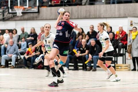 Lea Gruber VfL Waiblingen 09 Saskia Putzke SG H2Ku Herrenberg Kuties 21 VfL Waiblingen Tigers vs SG H2Ku Herrenberg Kuties Handball 2 Bundesliga Women HBF Season 18 19 15 02 2019 VfL Waiblingen Tigers vs SG H2Ku Herrenberg Kuties Handball 2 Bundesliga Women HBF Season 18 19 15 02 2019 Waiblingen Copyright: xEIBNER WolfgangxFrankx EP_WFK