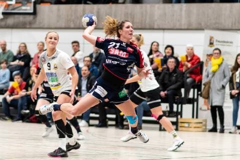 Lea Gruber VfL Waiblingen 09 Saskia Putzke SG H2Ku Herrenberg Kuties 21 VfL Waiblingen Tigers vs SG H2Ku Herrenberg Kuties Handball 2 Bundesliga Women HBF Season 18 19 15 02 2019 VfL Waiblingen Tigers vs SG H2Ku Herrenberg Kuties Handball 2 Bundesliga Women HBF Season 18 19 15 02 2019 Waiblingen Copyright: xEIBNER WolfgangxFrankx EP_WFK