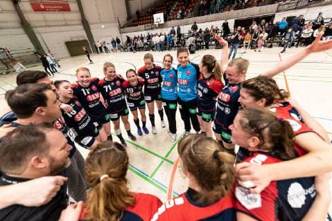 Herrenberg victory celebration after end of game VfL Waiblingen Tigers vs SG H2Ku Herrenberg Kuties handball 2 Bundesliga women HBF season 18 19 15 02 2019 VfL Waiblingen Tigers vs SG H2Ku Herrenberg Kuties handball 2 Bundesliga women HBF season 18 19 15 02 2019 Waiblingen Copyright: xEIBNER WolfgangxFrankx EP_WFK