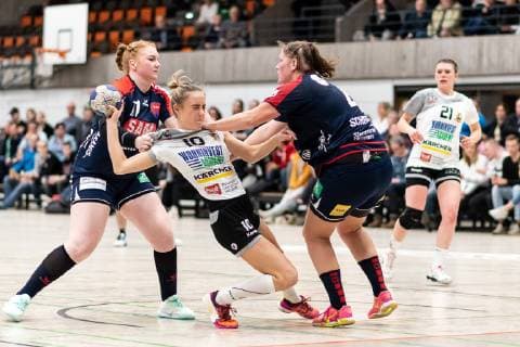 Katrin Forh SG H2Ku Herrenberg Kuties 11 Sinah Hagen VfL Waiblingen 10 Katrin Schroeder SG H2Ku Herrenberg Kuties 04 VfL Waiblingen Tigers vs SG H2Ku Herrenberg Kuties Handball 2 Bundesliga Women HBF Saison 18 19 15 02 2019 VfL Waiblingen Tigers vs SG H2Ku Herrenberg Kuties Handball 2 Bundesliga Women HBF Saison 18 19 15 02 2019 Waiblingen Copyright: xEIBNER WolfgangxFrankx EP_WFK