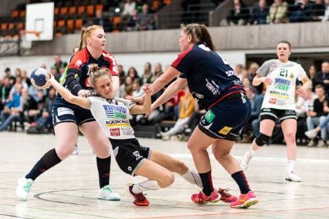 Katrin Forh SG H2Ku Herrenberg Kuties 11 Sinah Hagen VfL Waiblingen 10 Katrin Schroeder SG H2Ku Herrenberg Kuties 04 VfL Waiblingen Tigers vs SG H2Ku Herrenberg Kuties Handball 2 Bundesliga Women HBF Saison 18 19 15 02 2019 VfL Waiblingen Tigers vs SG H2Ku Herrenberg Kuties Handball 2 Bundesliga Women HBF Saison 18 19 15 02 2019 Waiblingen Copyright: xEIBNER WolfgangxFrankx EP_WFK