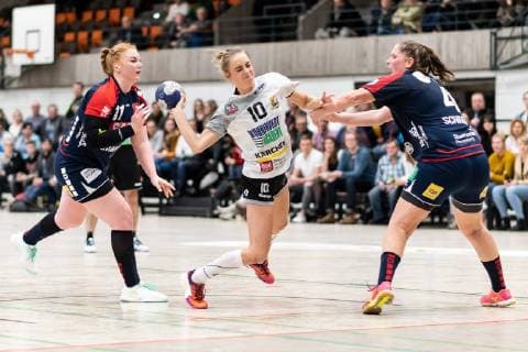 Katrin Forh SG H2Ku Herrenberg Kuties 11 Sinah Hagen VfL Waiblingen 10 Katrin Schroeder SG H2Ku Herrenberg Kuties 04 VfL Waiblingen Tigers vs SG H2Ku Herrenberg Kuties Handball 2 Bundesliga Women HBF Saison 18 19 15 02 2019 VfL Waiblingen Tigers vs SG H2Ku Herrenberg Kuties Handball 2 Bundesliga Women HBF Saison 18 19 15 02 2019 Waiblingen Copyright: xEIBNER WolfgangxFrankx EP_WFK