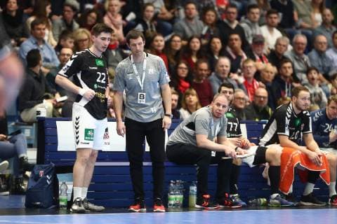 Disappointment on the Hamburger Bank from left Philipp Bauer Hamburg Trainer Torsten Jansen Hamburg TuS Ferndorf Handball Sport Verein Hamburg Handball 2 Liga 16 02 2019 TuS Ferndorf Handball Sport Verein Hamburg Handball 2 Liga 16 02 2019 Gummersbach Copyright: xEIBNER RenexWeissx EP_RWS