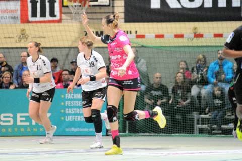 Anika Niederwieser TusSies Metzingen 14 cheers again TusSies Metzingen Handball HBF Ligaspiel 16 02 2019 Photo TBaur Eibner TusSies Metzingen vs Neckarsulmer Sport Union Metzingen Copyright: xEIBNER TobiasxBaurx EP_TBR