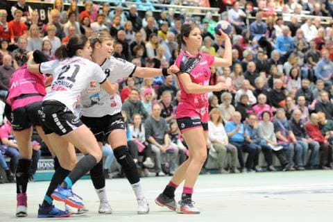 Patricia Kovacs TusSies Metzingen 9 against Seline Ineichen Neckarsulmer Sport Union 18 TusSies Metzingen Handball HBF Ligaspiel 16 02 2019 photo TBaur Eibner TusSies Metzingen vs Neckarsulmer Sport Union Metzingen Copyright: xEIBNER TobiasxBaurx EP_TBR