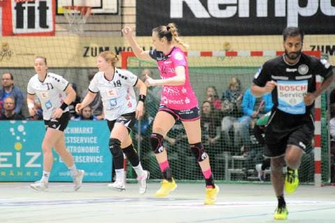 Anika Niederwieser TusSies Metzingen 14 is after 8 month injury break back on the plate TusSies Metzingen Handball HBF Ligaspiel 16 02 2019 Photo TBaur Eibner TusSies Metzingen vs Neckarsulmer Sport Union Metzingen Copyright: xEIBNER TobiasxBaurx EP_TBR