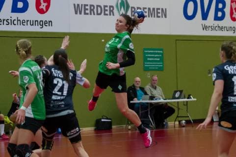 Merle Heidergott SV Werder Bremen 3 at the throw game scene action handball 2 Bundesliga women SV Werder Bremen HSG Gedern Nidda xobx