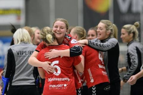 Jubilation Joy after the victory Maxi Muehlner HSG Bad Wildungen Vipers and Anouk Nieuwenweg HSG Bad Wildungen Vipers Lisa Marie Prize R back GER HSG Bad Wildungen Vipers HSG Blomberg Lippe Handball 1 Bundesliga Women 16 02 2019 GER HSG Bad Wildungen Vipers HSG Blomberg Lippe Handball 1 Liga Women 16 02 2019 Bad Wildungen Copyright: xEIBNER RolandxSippelx EP_RSL